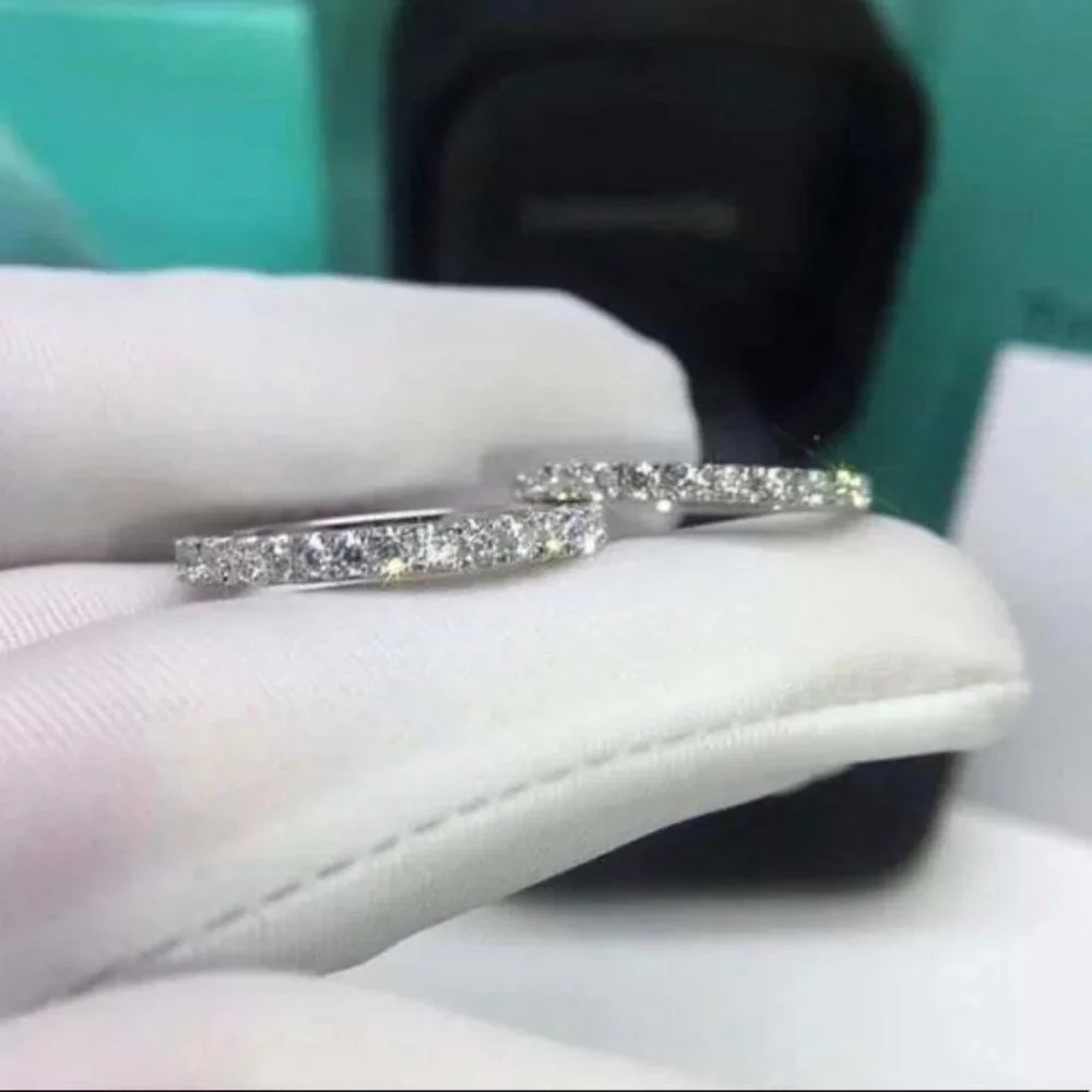 NEW 18K WHITE GOLD DIAMOND ETERNITY STACKABLE RING, CUTE RING, SHINY RING. - Picture 7 of 9